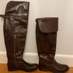Gorgeous brown leather FRYE boots